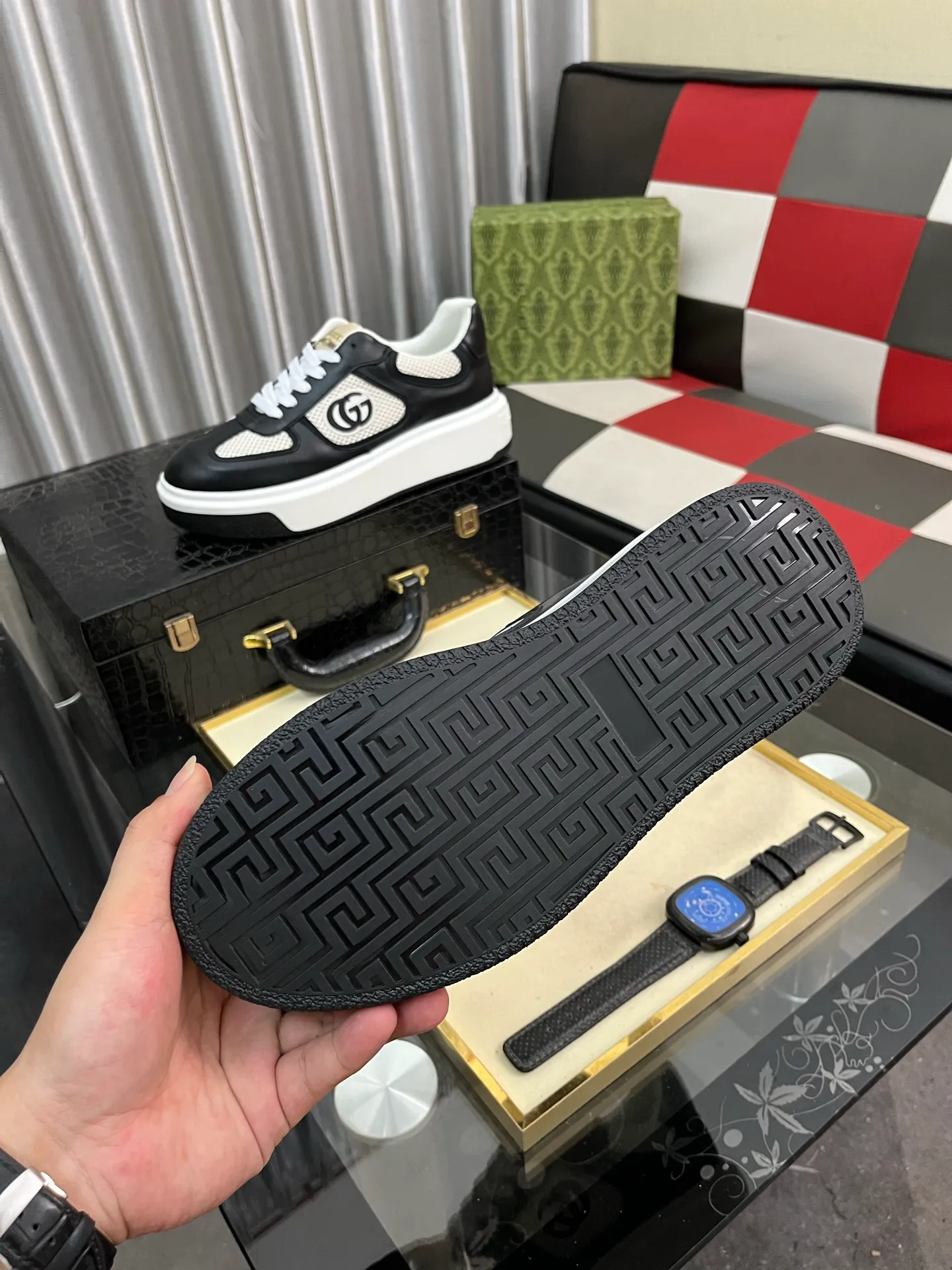 Men's Men's Shoes 💰458⌚️⌚️ [Gucci·Gucci] Original quality. ~ Unique modern style sneakers. 🏃A must-have casual shoe for trendy men😍😍 Original brand imported from Italy, imported original leather, sheep lining (refuses to discolor and grind feet) Sole: Original sole provided by the original factory, French lazy style design ⚠️Fit to the feet, original quality, super comfortable original sole. Just like shooting the real thing 🎬The real thing is better Code number: 38-442️⃣Colors available